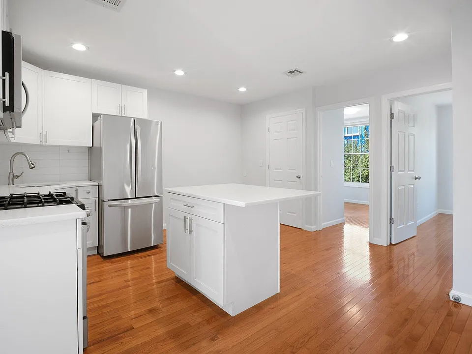 240.5 South St #4