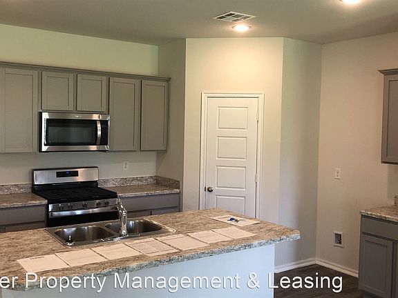 3rd image of 3609 Moraine Dr