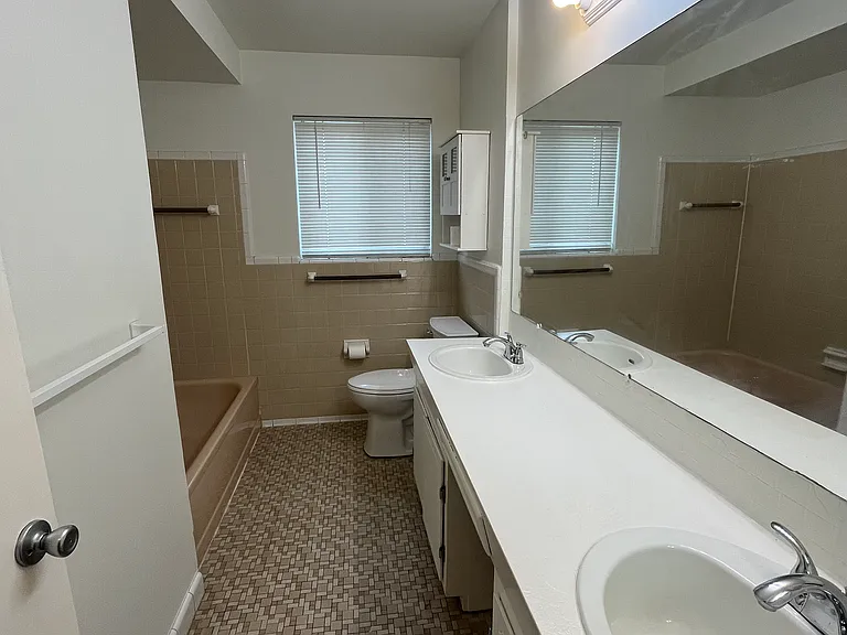 13643 Irvington Ct — Photo 16