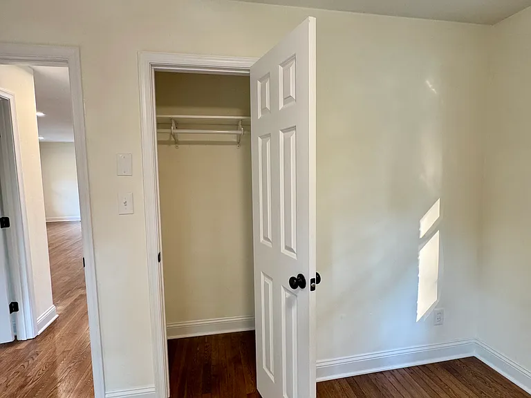 2721 Ravencroft Dr — Photo 10