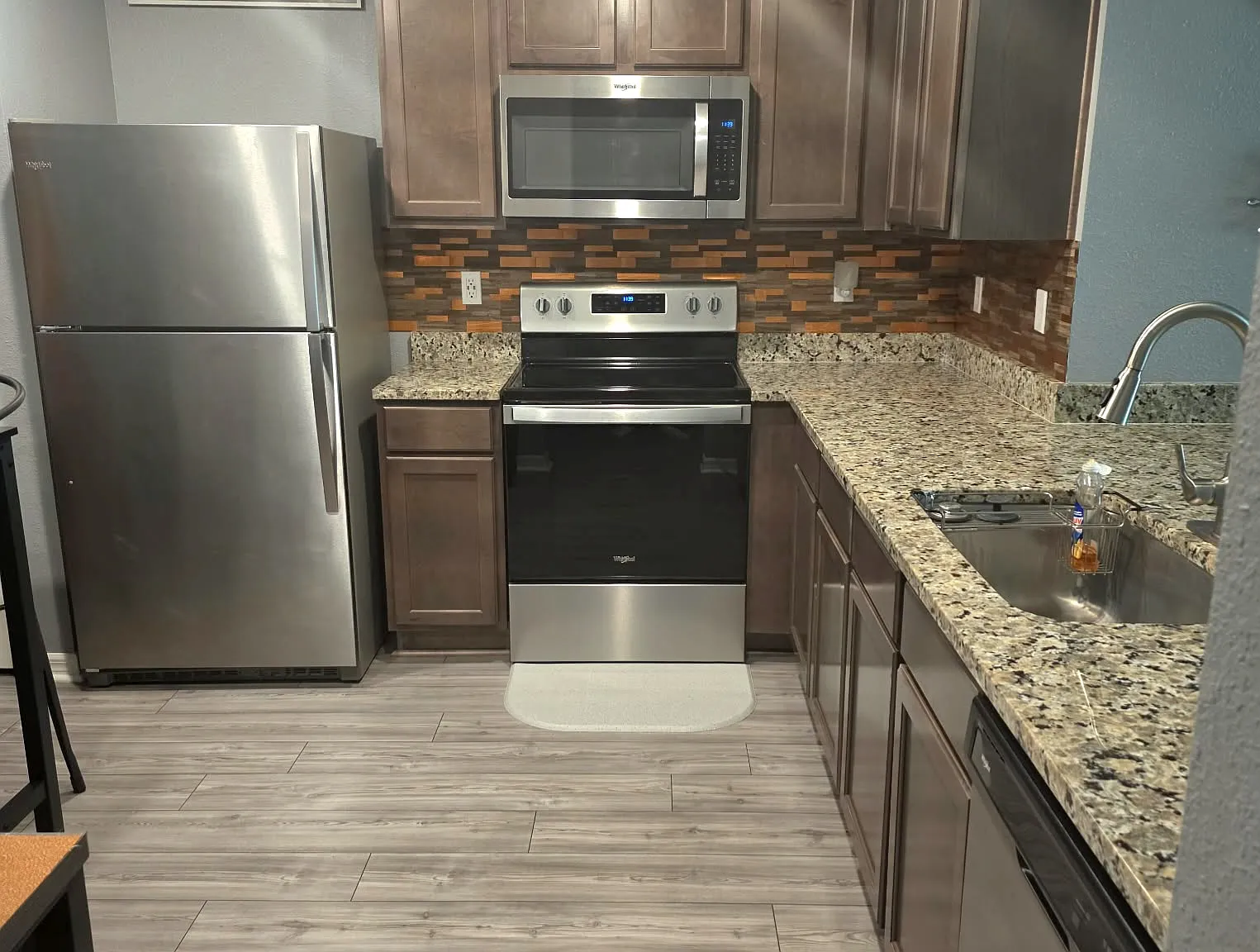 3 bed, 1270 sqft, $2,000 — Photo 2