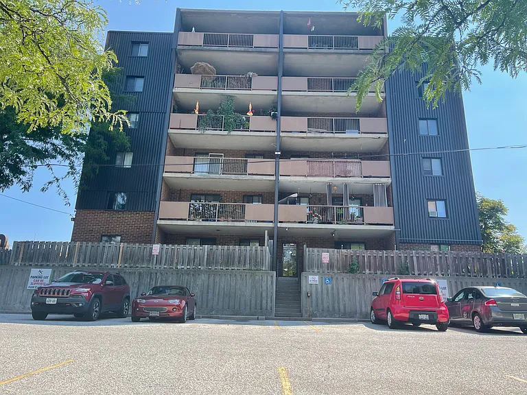 483 Christina St N — Photo 14