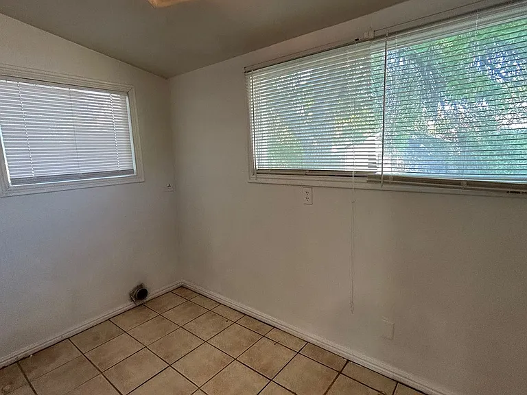 1107 S 4th Ave — Photo 9