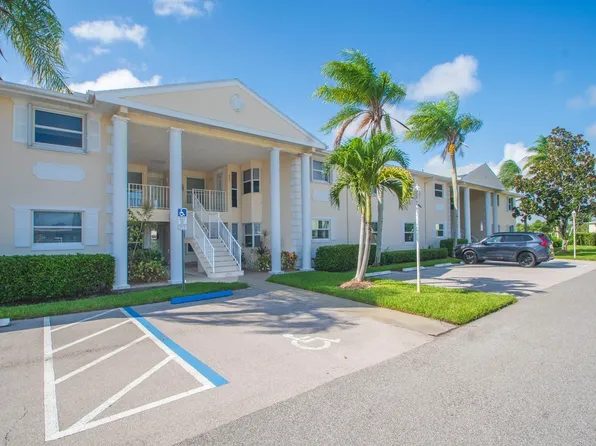655 W Lake Jasmine Cir APT 206, Vero Beach, FL 32962