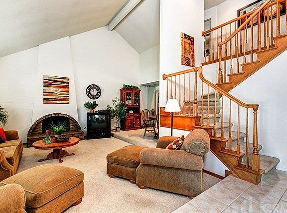 4th image of 2054 Palisades Dr
