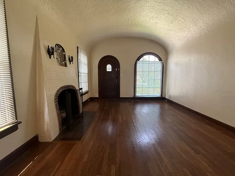 5-11.5 N Franklin Ave — Photo 3