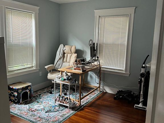 4th image of 248 Everett St #1
