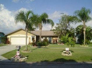 3260 Valencia Dr, Naples, FL 34120