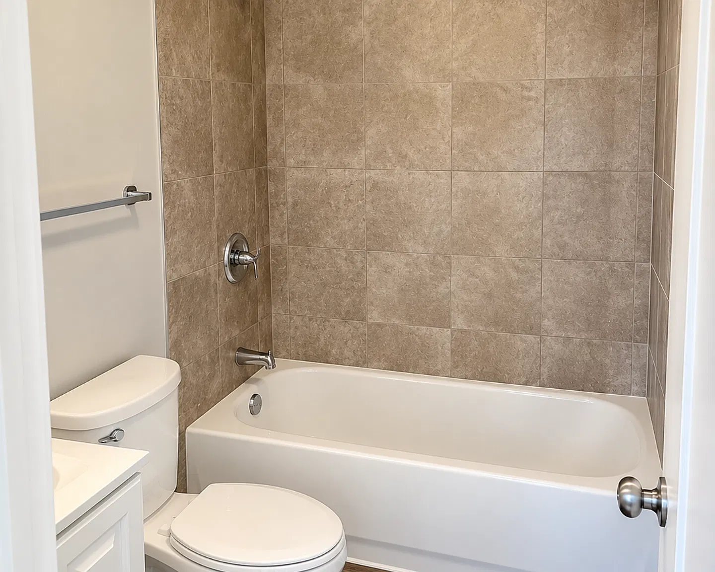Charming, Small Lakewood Community - updated units, on site laundry, free parking! — Photo 2