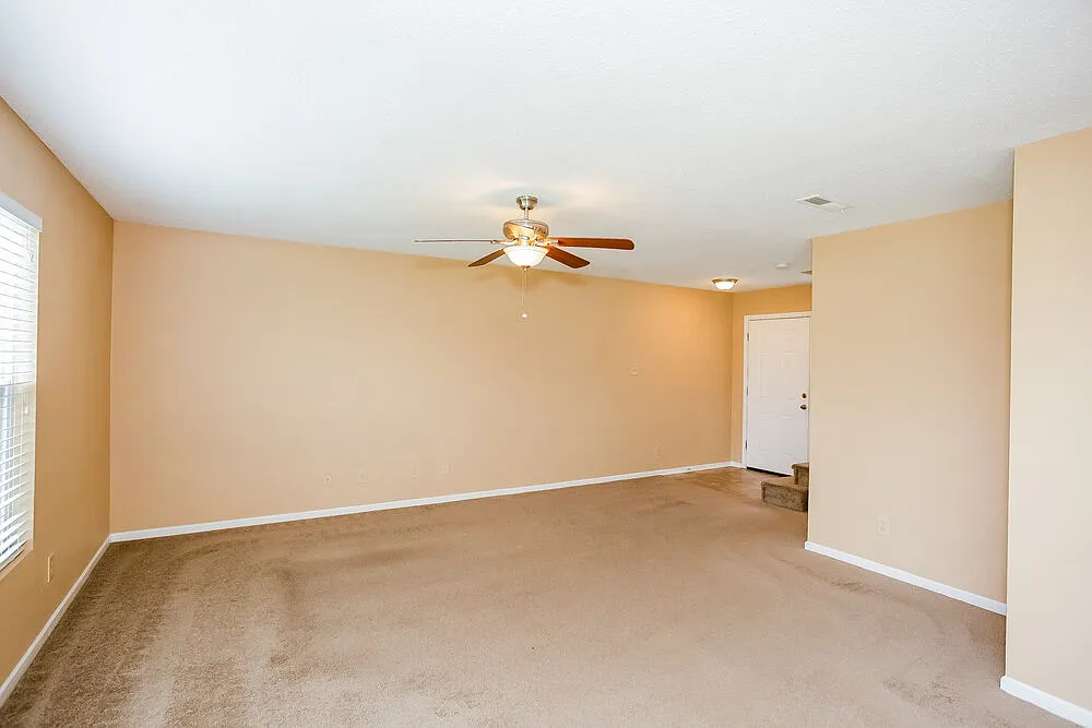 3 bed, 2.5 bath, 1516 sqft, $1,900 — Photo 4