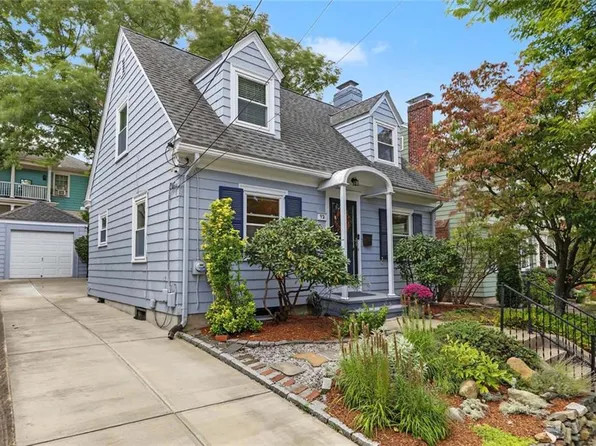 92 Edgehill Rd, Providence, RI 02906