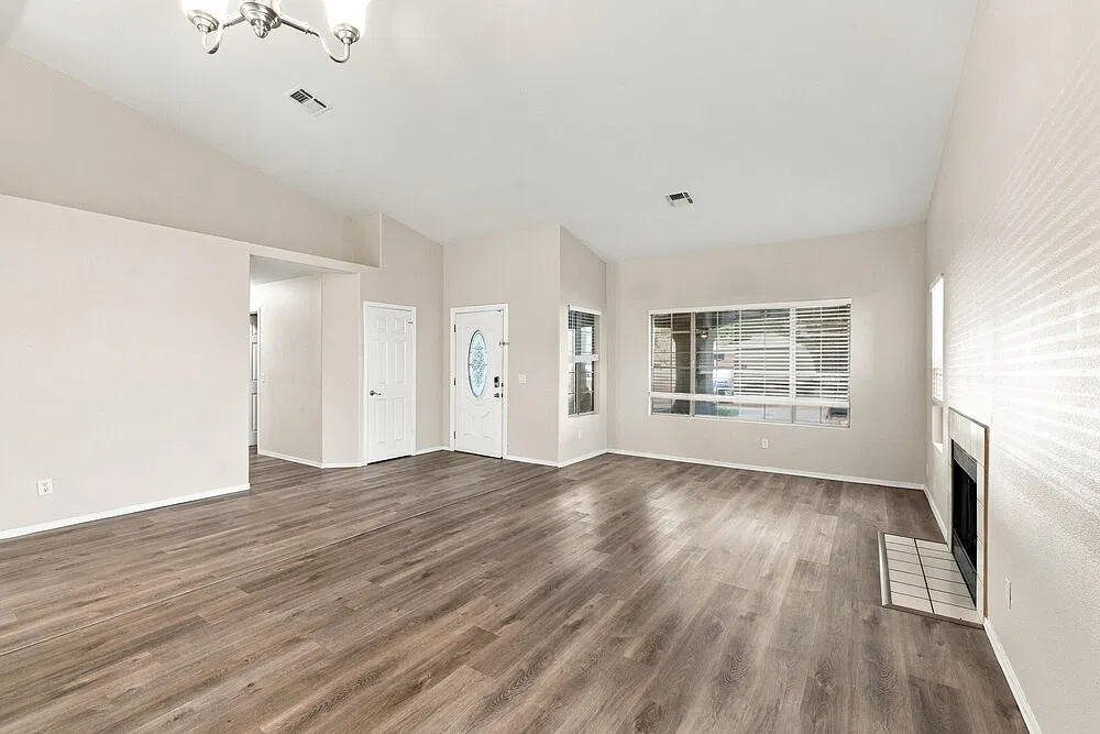 3 bed, 2.0 bath, 1548 sqft, $2,140 — Photo 4