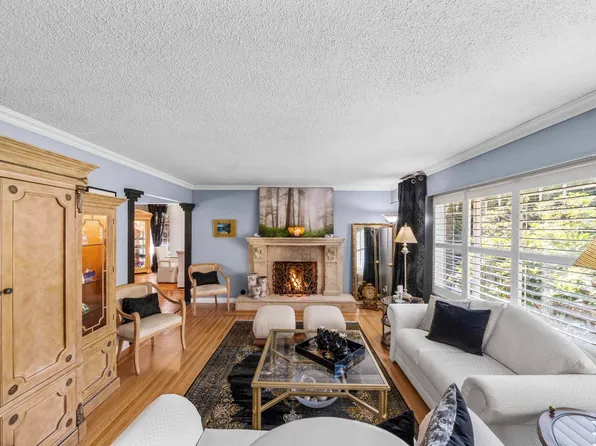 605 Victor St, Coquitlam, BC V3J 3V4