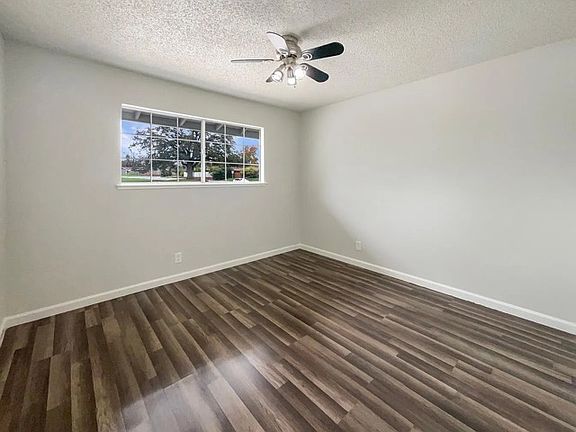 3rd image of 5931 Hillsdale Blvd #1