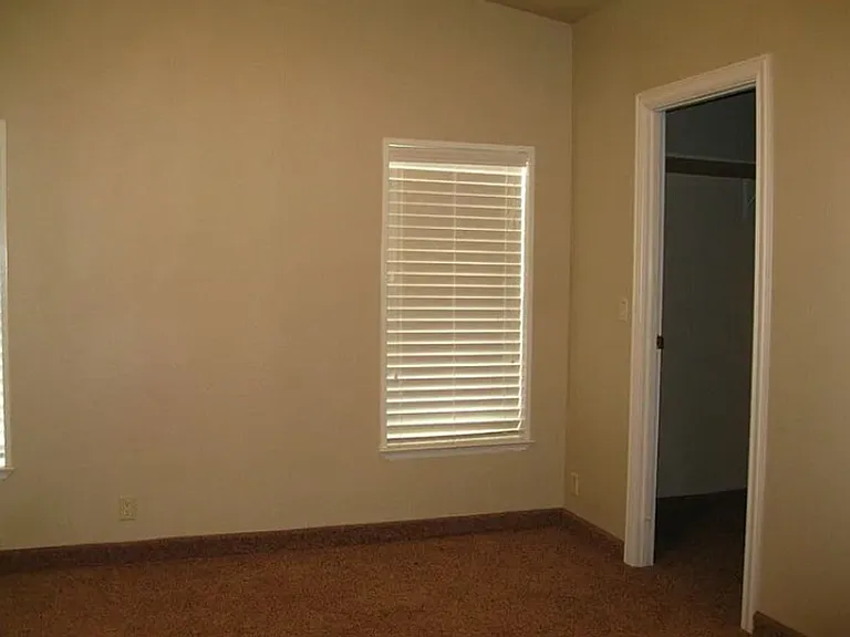 311 N Highland Dr — Photo 14