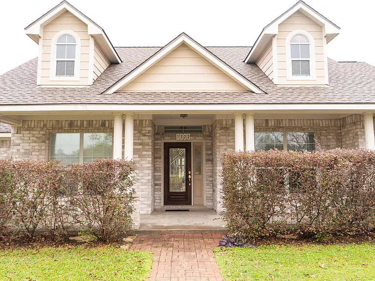 7722 Iowa Ln — Photo 3