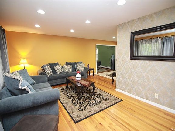 3rd image of 8 Osage Dr W