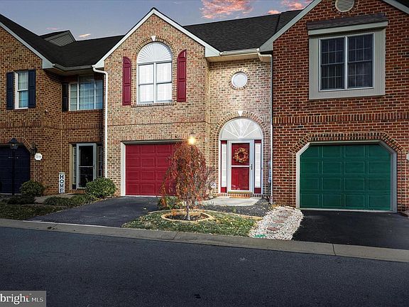 2nd image of 1221 Lindsay Ln