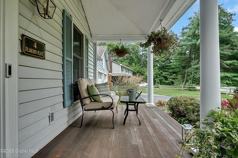 5th image of 4 Teaberry Place