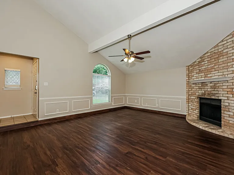 910 Blue Jay Dr — Photo 3