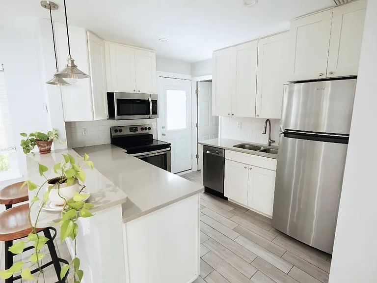 3209 Plaza Pl — Photo 3