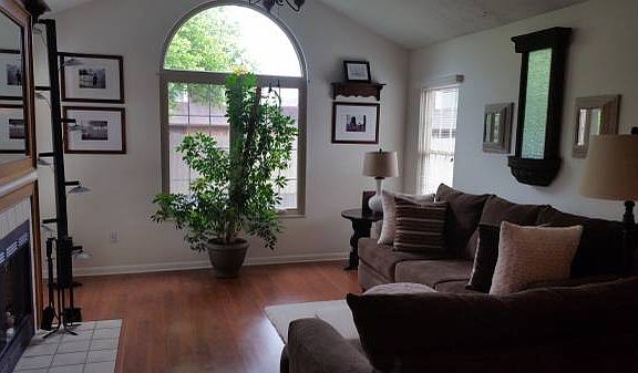4th image of 2391 Hooverside Ln