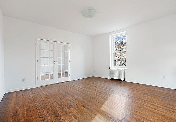 4th image of 236 6th Ave #6