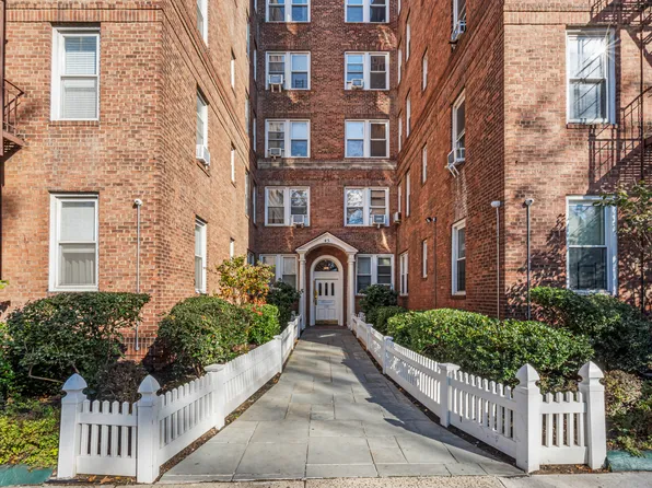 45 Kew Garden Road image 18 of 18