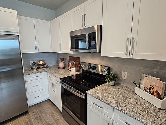 3rd image of 437-401 Tobin Dr #1