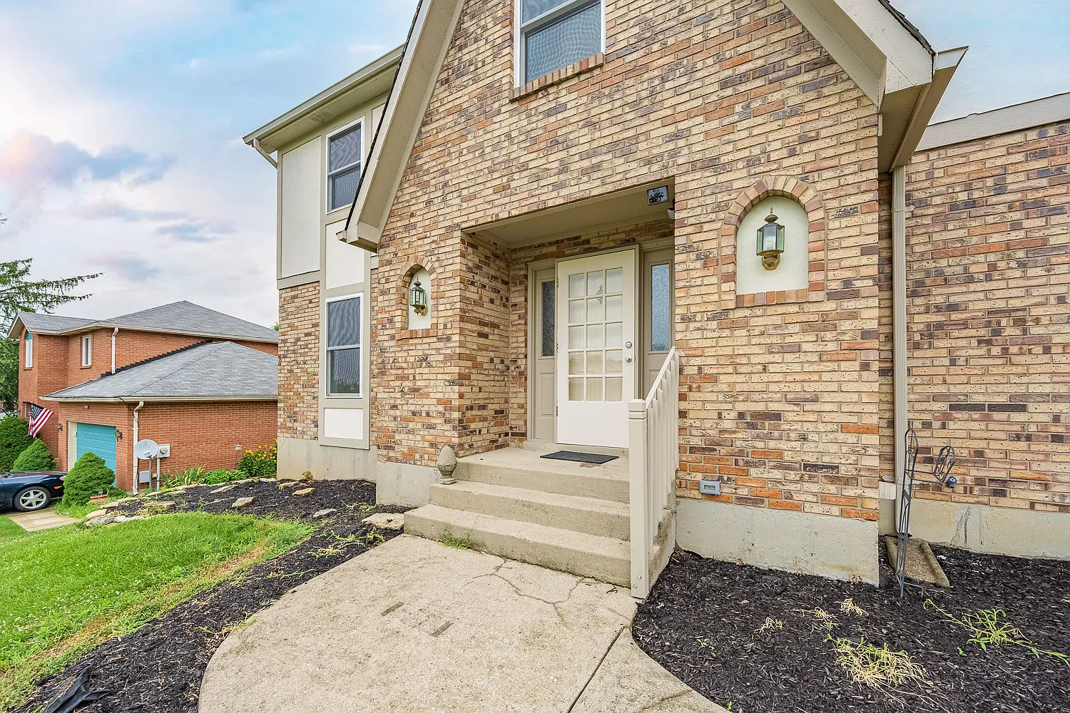 4 bed, 2.5 bath, 2373 sqft, $2,500 — Photo 3