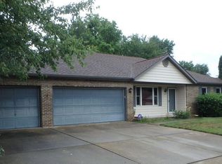 1713 Creekside Dr, Swansea, IL 62226