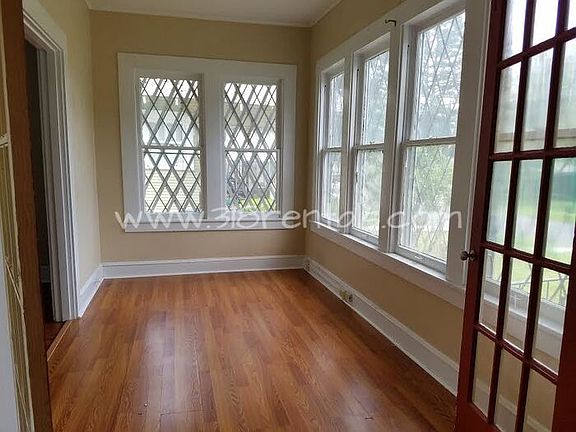 3rd image of 228 Robinson Pl
