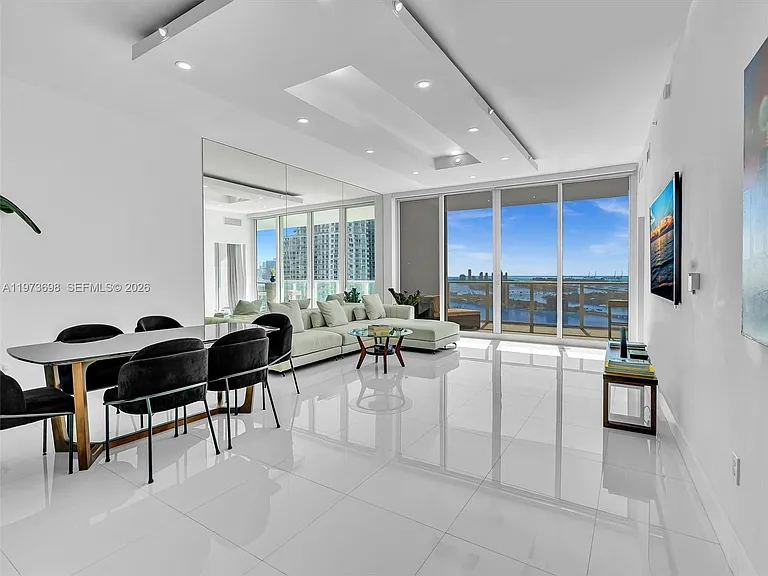 2020 N Bayshore Dr #3303 — Photo 8