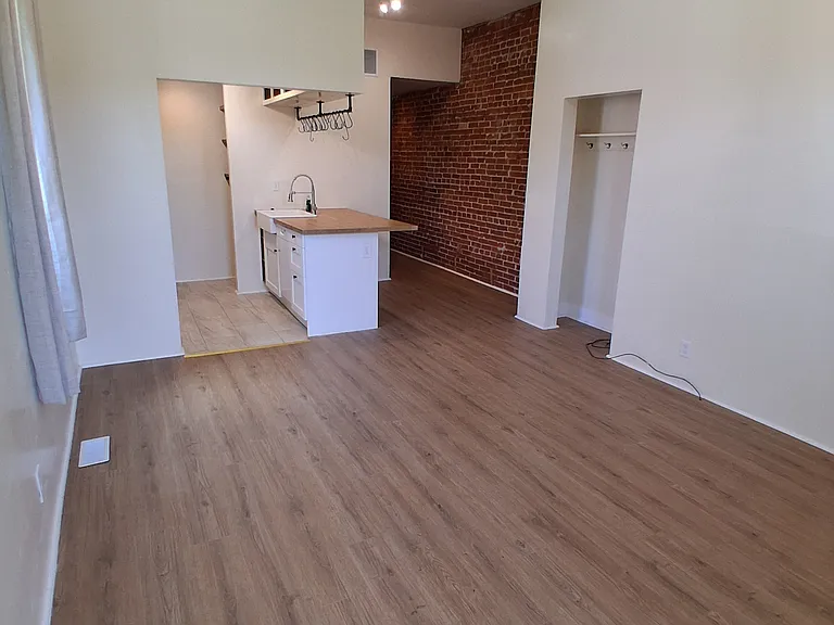 1086 S Newstead Ave #2 — Photo 5