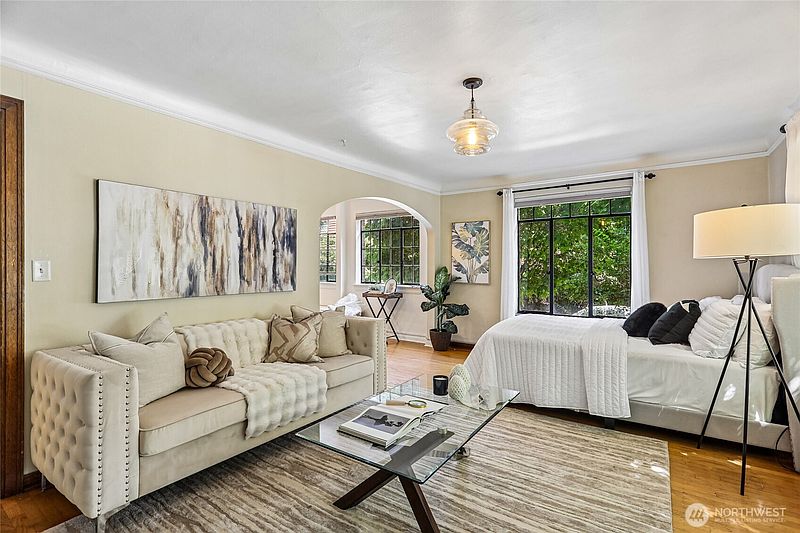 4th image of 3121 Franklin Avenue E #1