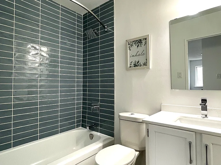 2373 Bloor St W — Photo 19