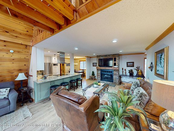 4th image of 221 Midiron Dr