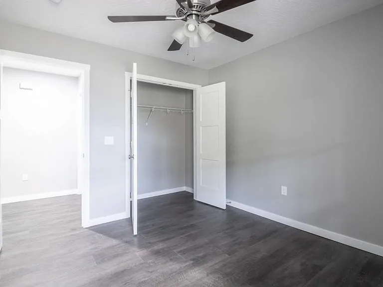 2951 E University St — Photo 14
