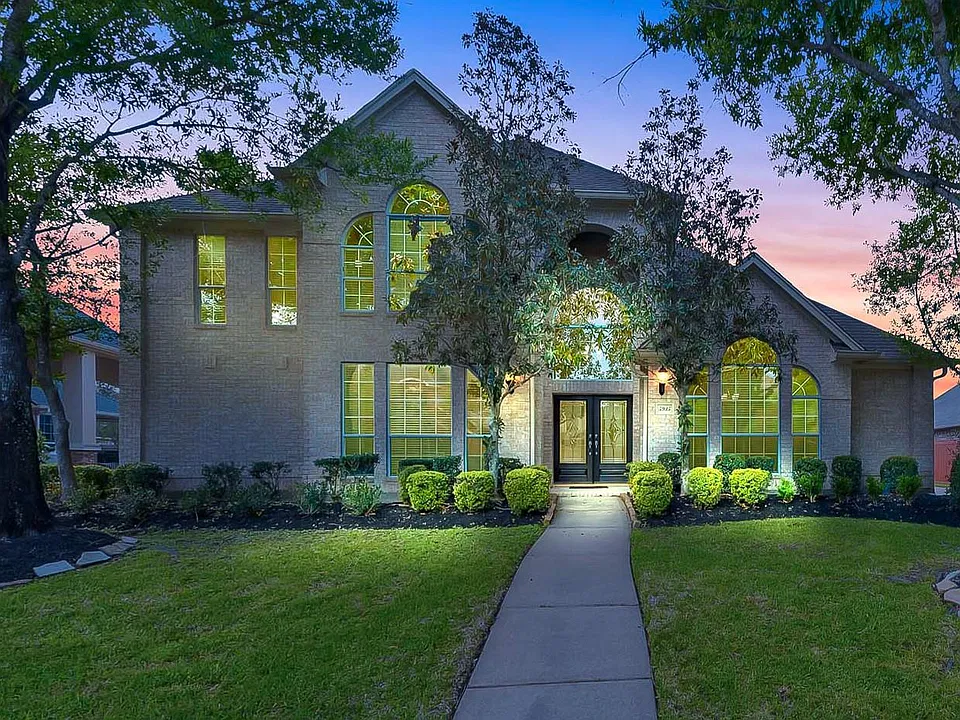 5935 Santa Fe Springs Dr