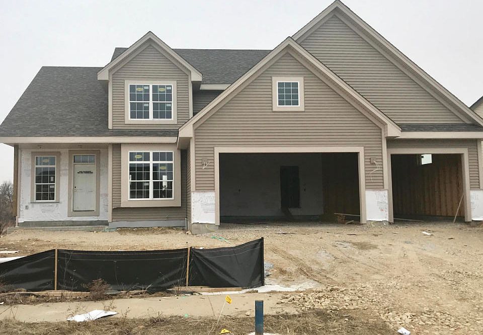 2nd image of 19 Rushmore Ln