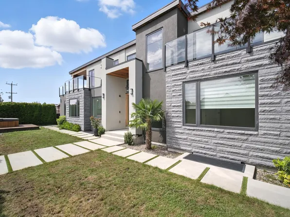 2113 Dawes Hill Rd, Coquitlam, BC V3K 1N2