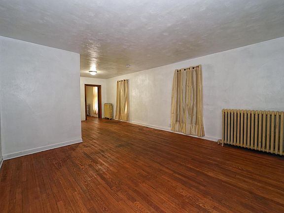 4th image of 118 N Jackson St