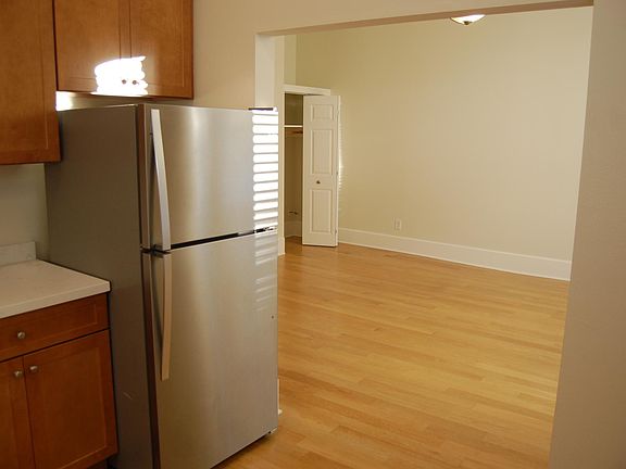 3rd image of 1061 Valencia St #B