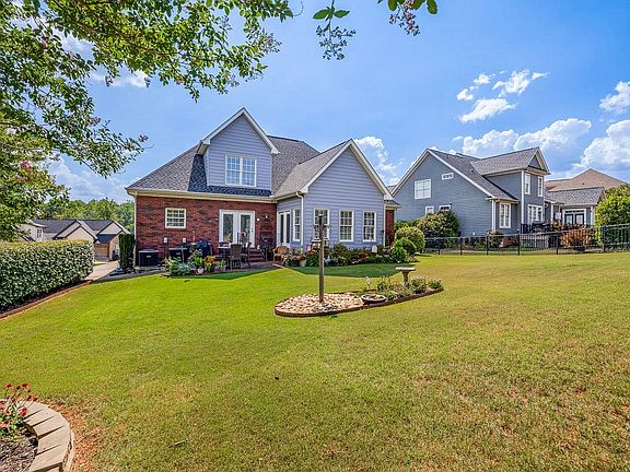 4th image of 105 Bay Tree Ct