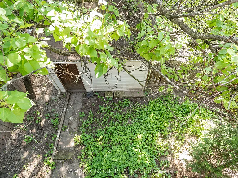 25 Spadina Ave #UPPER — Photo 15