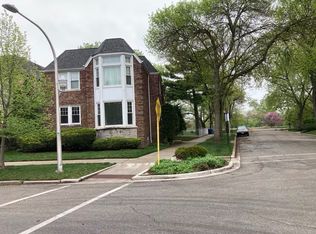 5258 N Virginia Ave #2E, Chicago, IL 60625