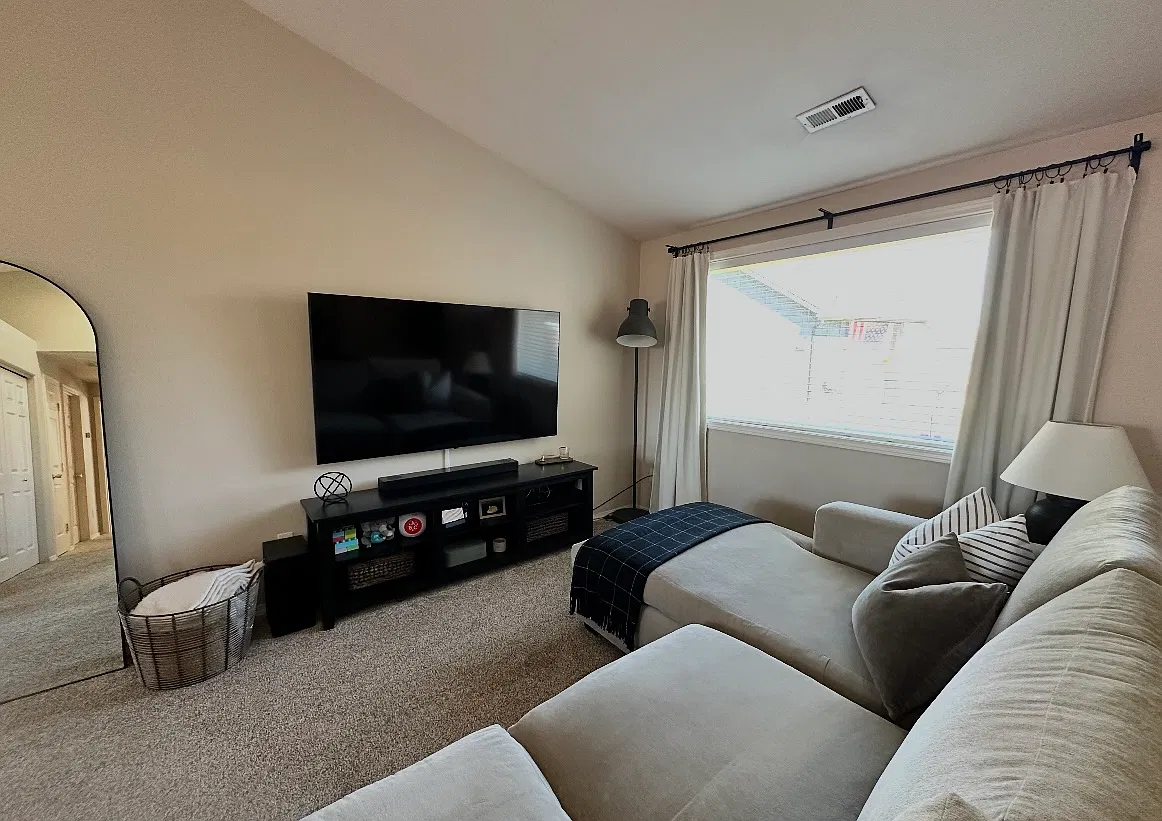 2 bed, 1032 sqft, $1,800 — Photo 3