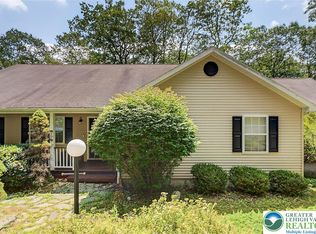 3246 Mountain View Dr, Tannersville, PA 18372