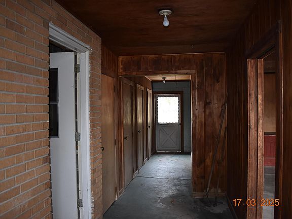 4th image of 185 Fremont St