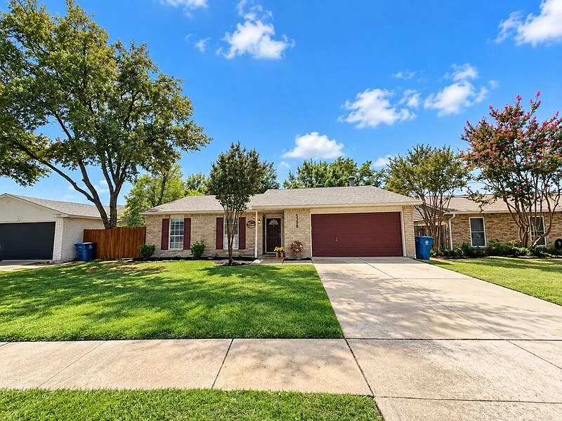 3 bed, 2.0 bath, 1379 sqft, $1,850 — Photo 1